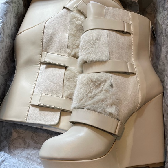 Juicy Couture White Fur Platform Ankle Booties - Picture 3 of 8
